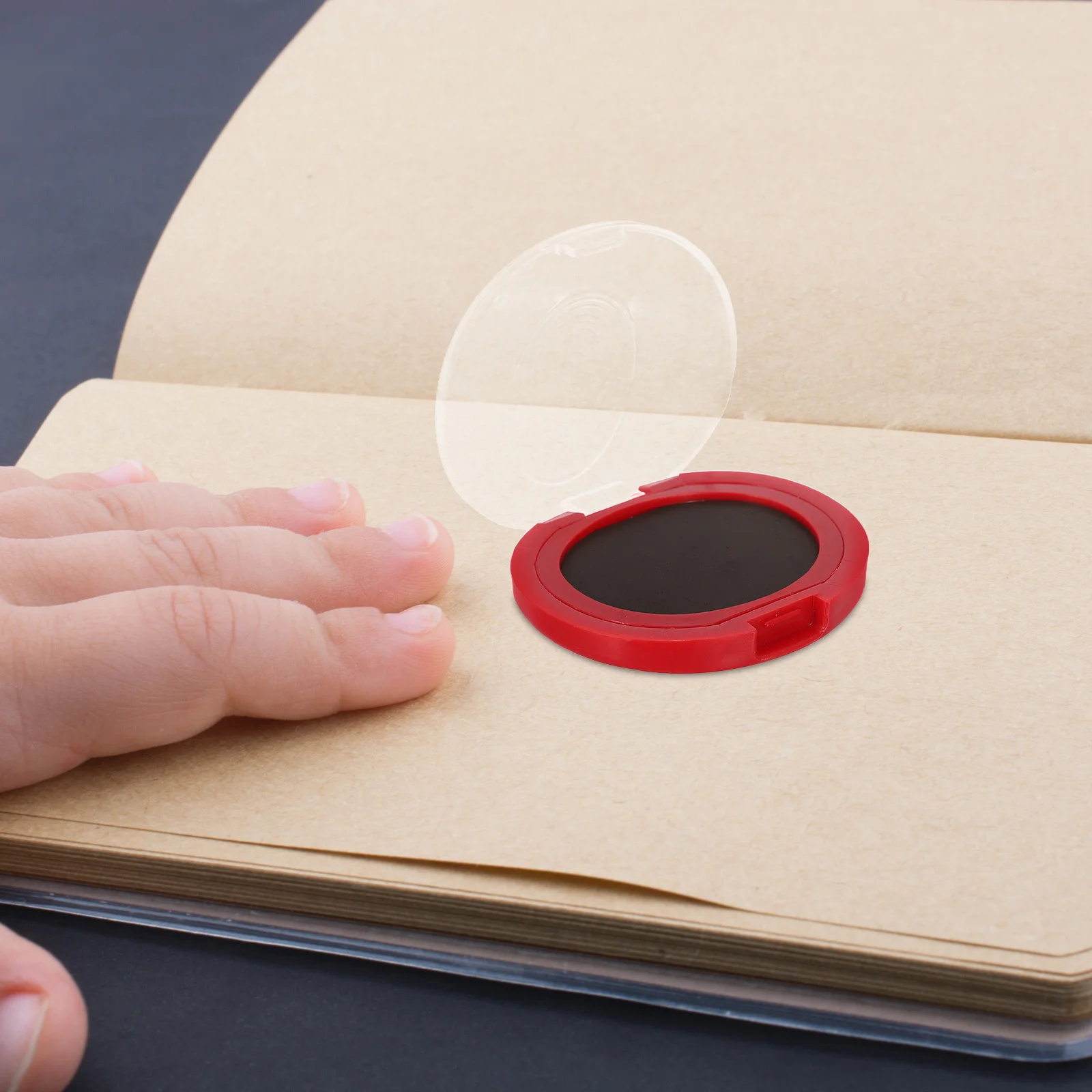 Красная чернильная подушечка для отпечатков пальцев - Фотография_2