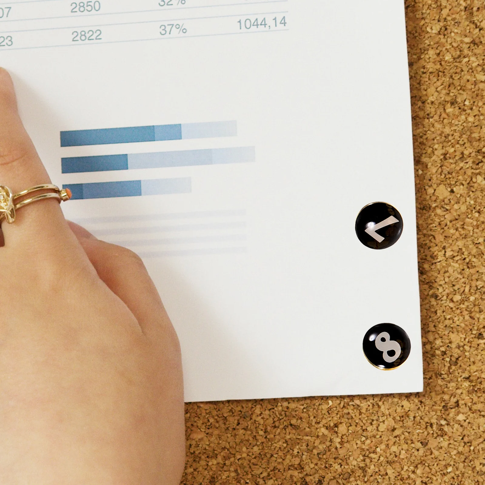 Канцелярские кнопки