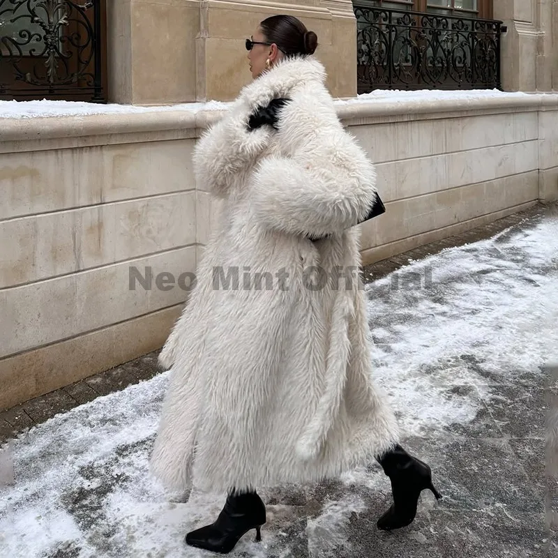 Зимняя брендовая модная русская девушка в стиле с поясом - Фотография_4