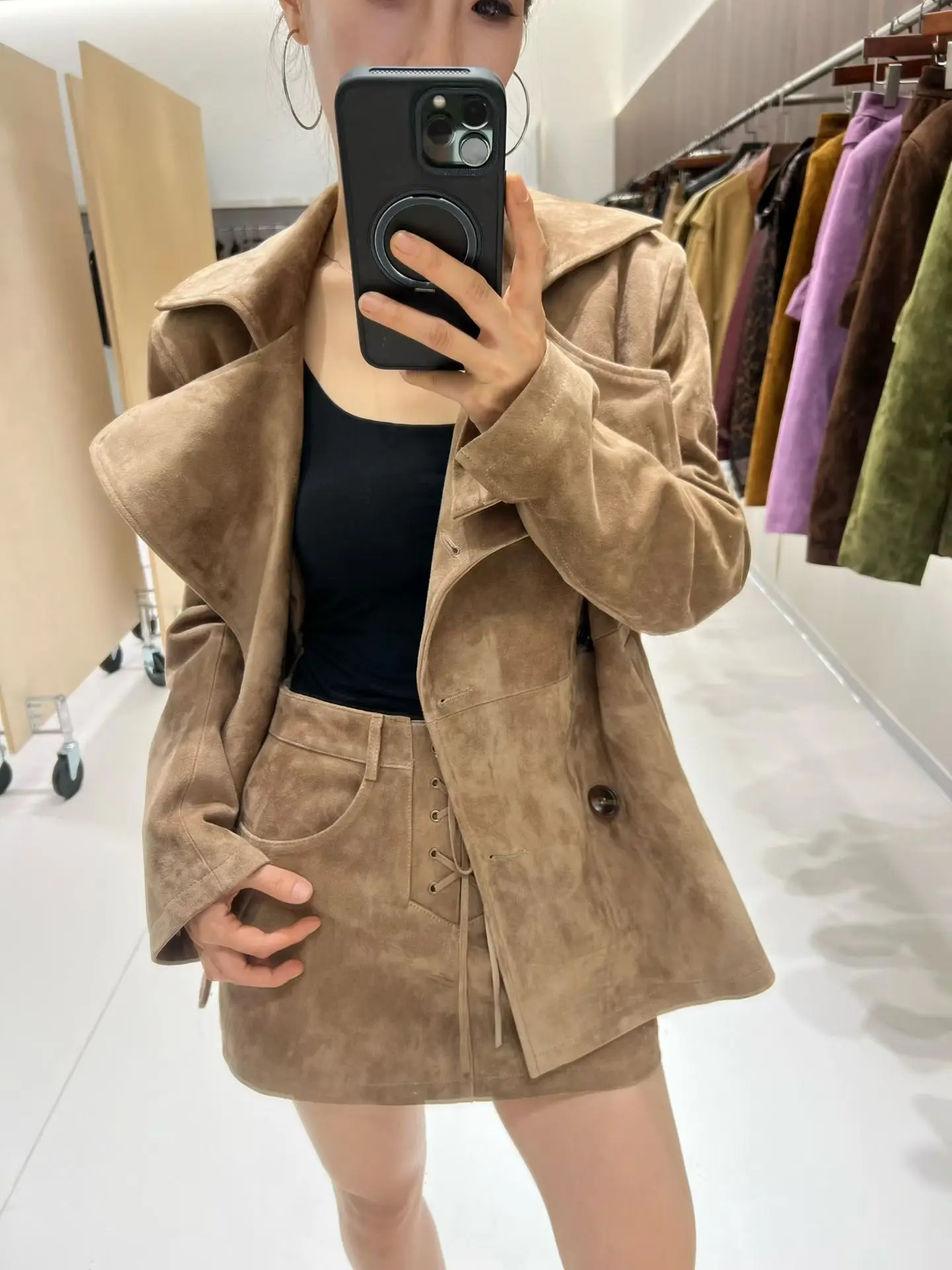 Двубортные куртки из замши и овчины - Фотография_3