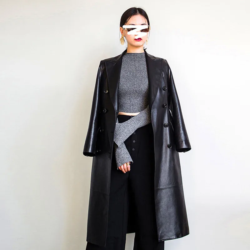 Женское длинное кожаное пальто