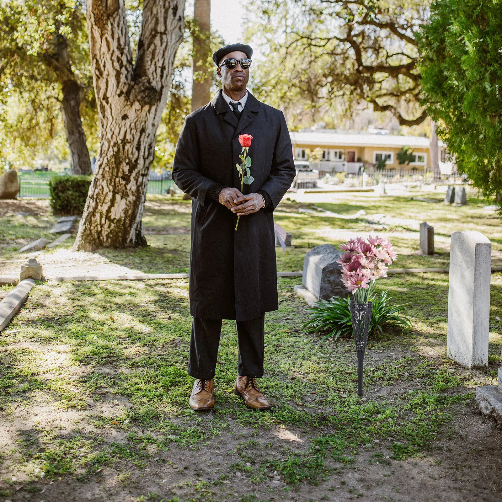 Полая ваза для кладбища