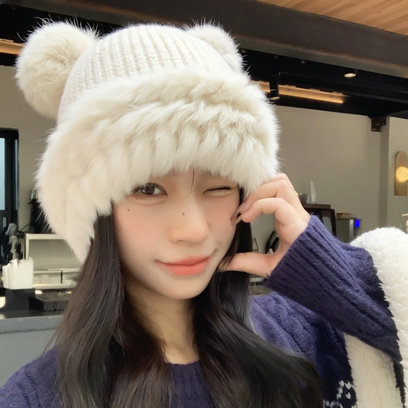 Вязаная шапка с медвежьими ушками