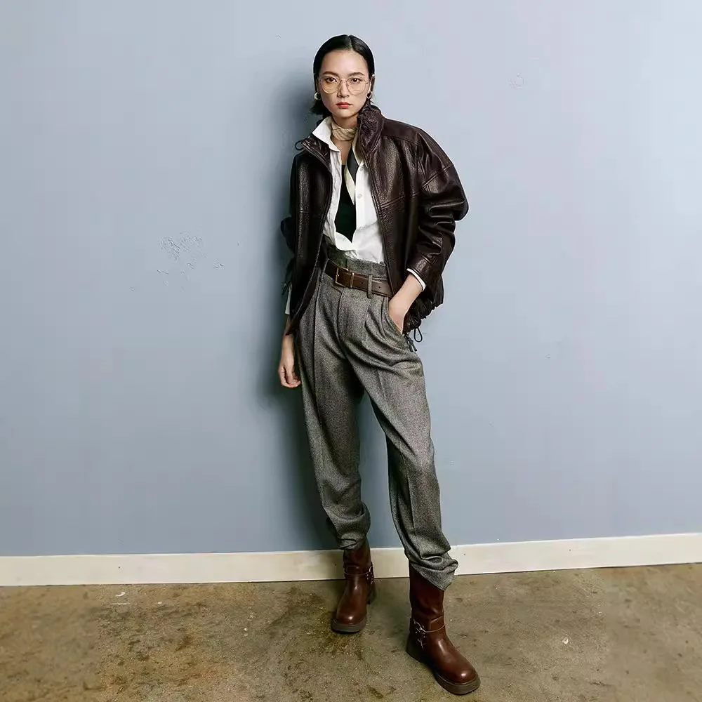 Женская кожаная куртка из овчины с высоким воротником-стойкой - Фотография_4