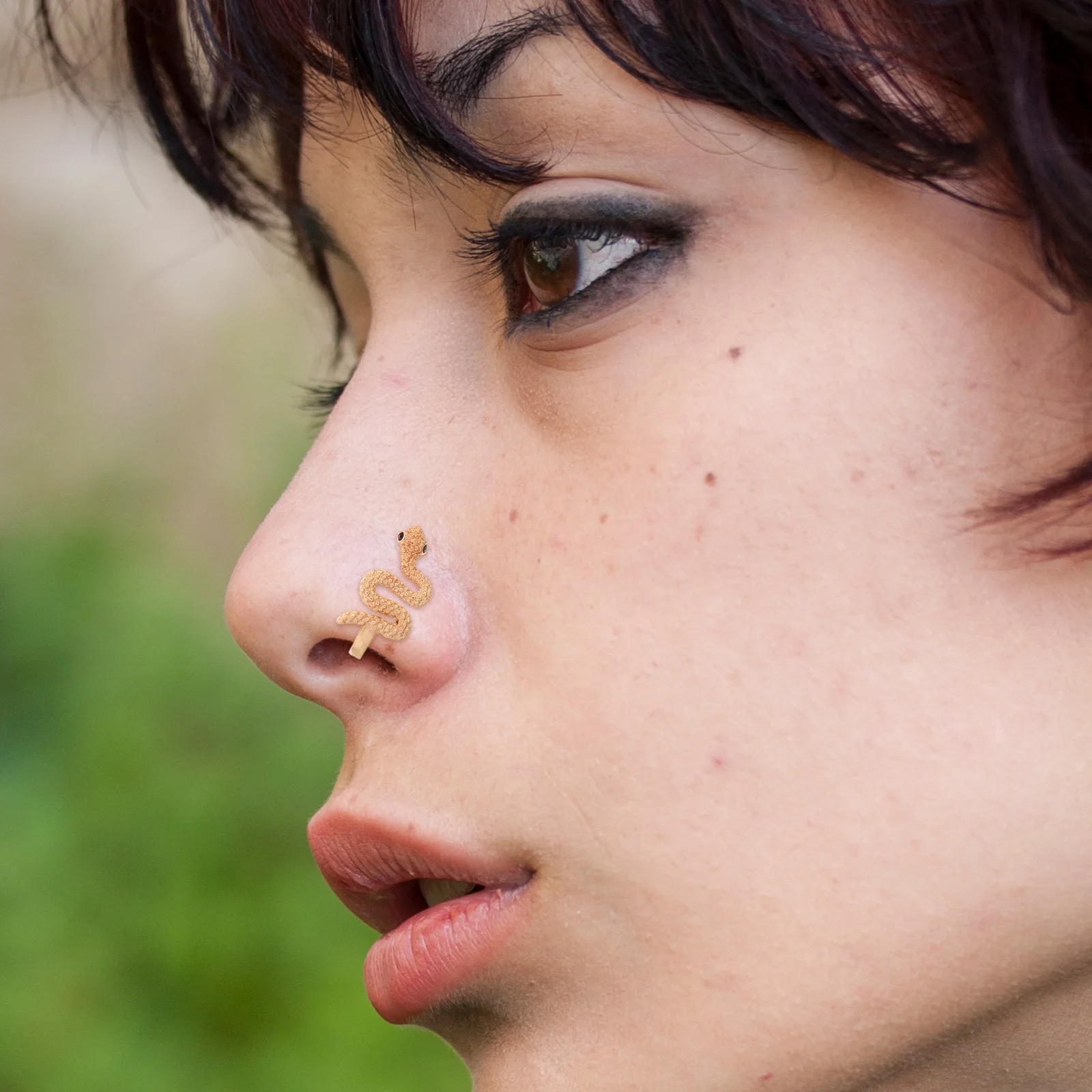 Металлическое кольцо в носу без - Фотография_2