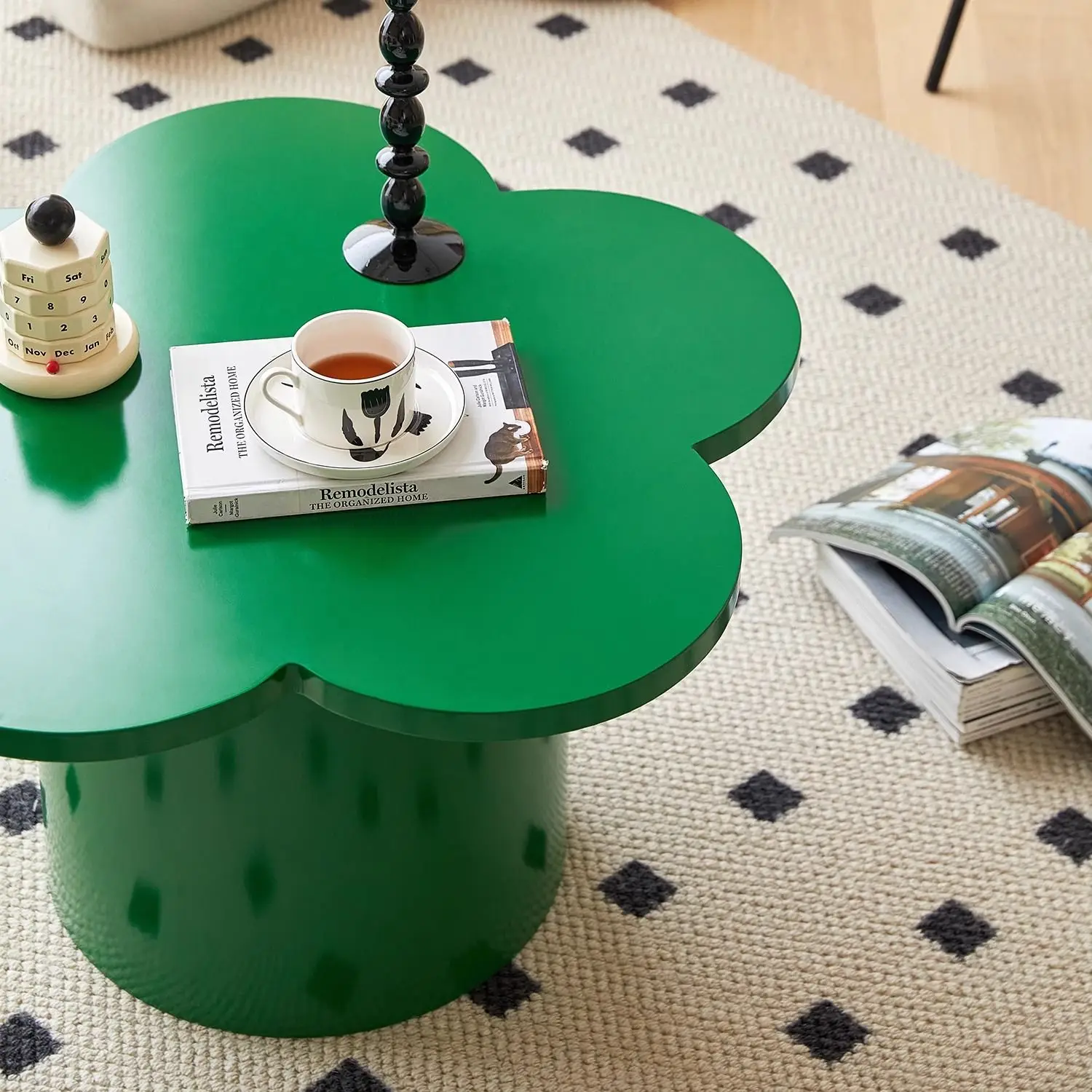 Журнальный столик специальной формы с скандинавским цветком - Фотография_6