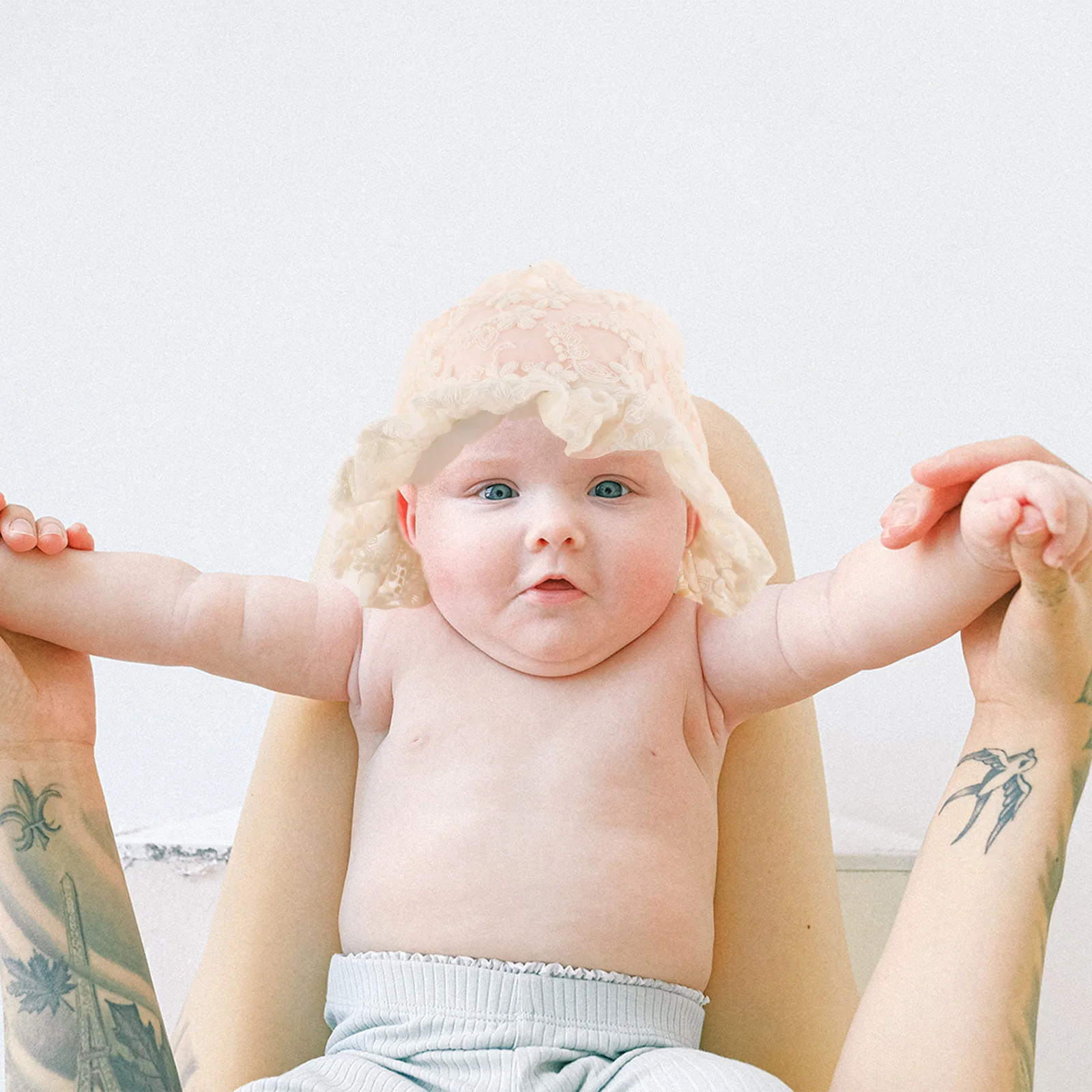 Кружевной капот для маленьких девочек - Фотография_3