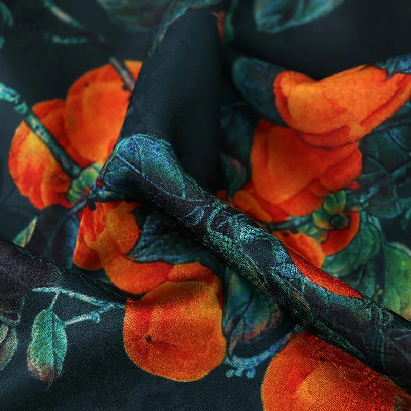 Красное марлевое платье с цветочным принтом