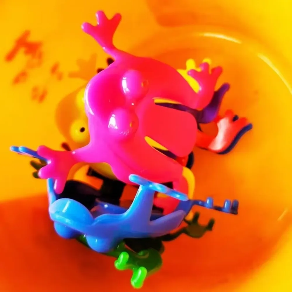 Игрушки-лягушки ярких цветов - Фотография_3