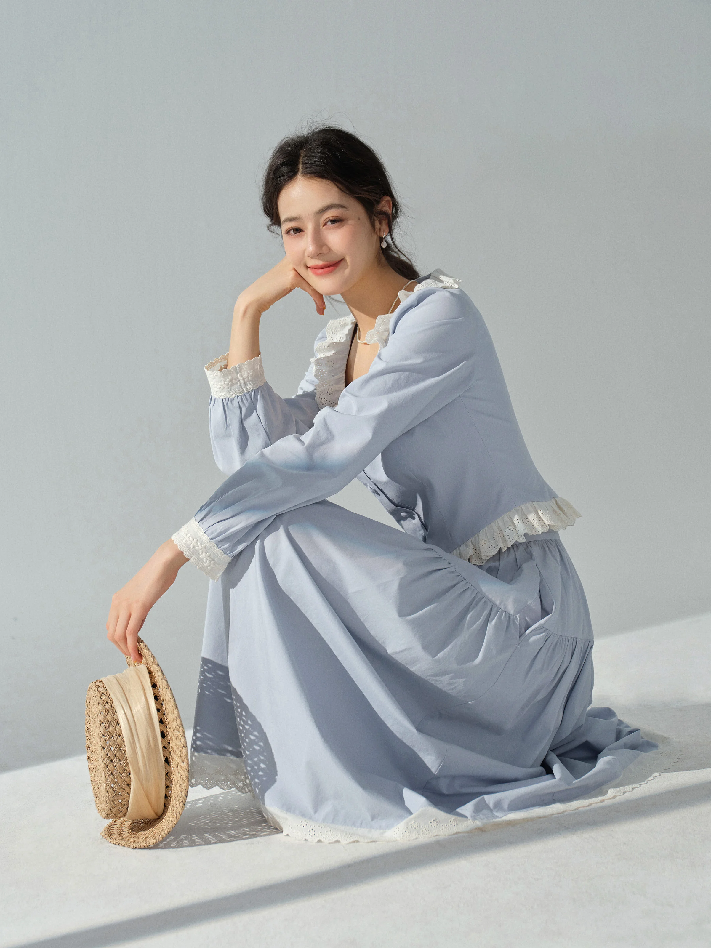 Элегантный винтажный кружевной комплект блузки и юбки с квадратным вырезом - Фотография_4