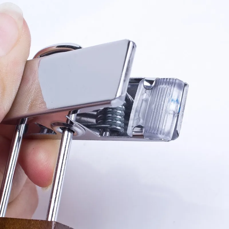 Вешалка для брюк из цельного дерева - Фотография_4