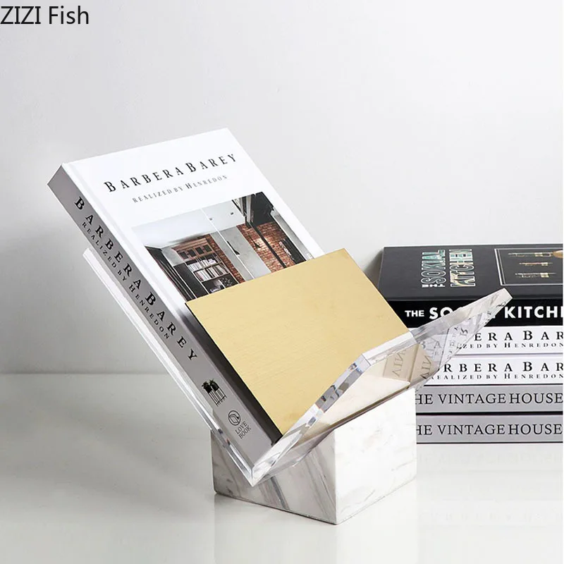 Минималистичная акриловая прозрачная книжная полка