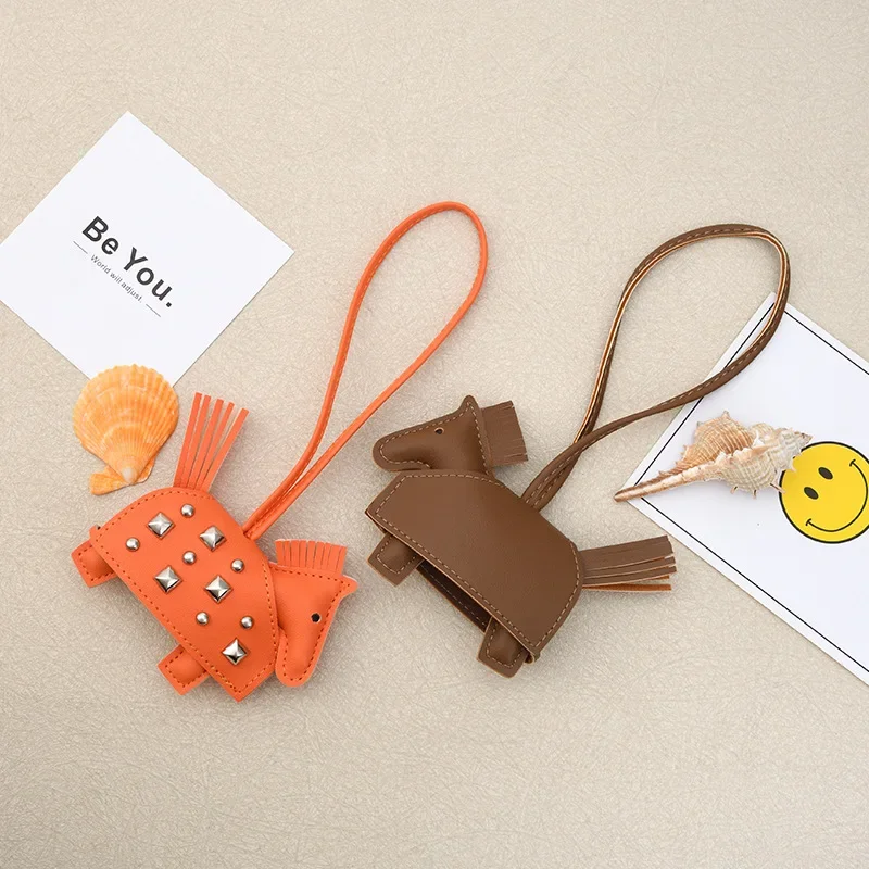 Подвеска ручной работы из искусственной кожи - Фотография_4