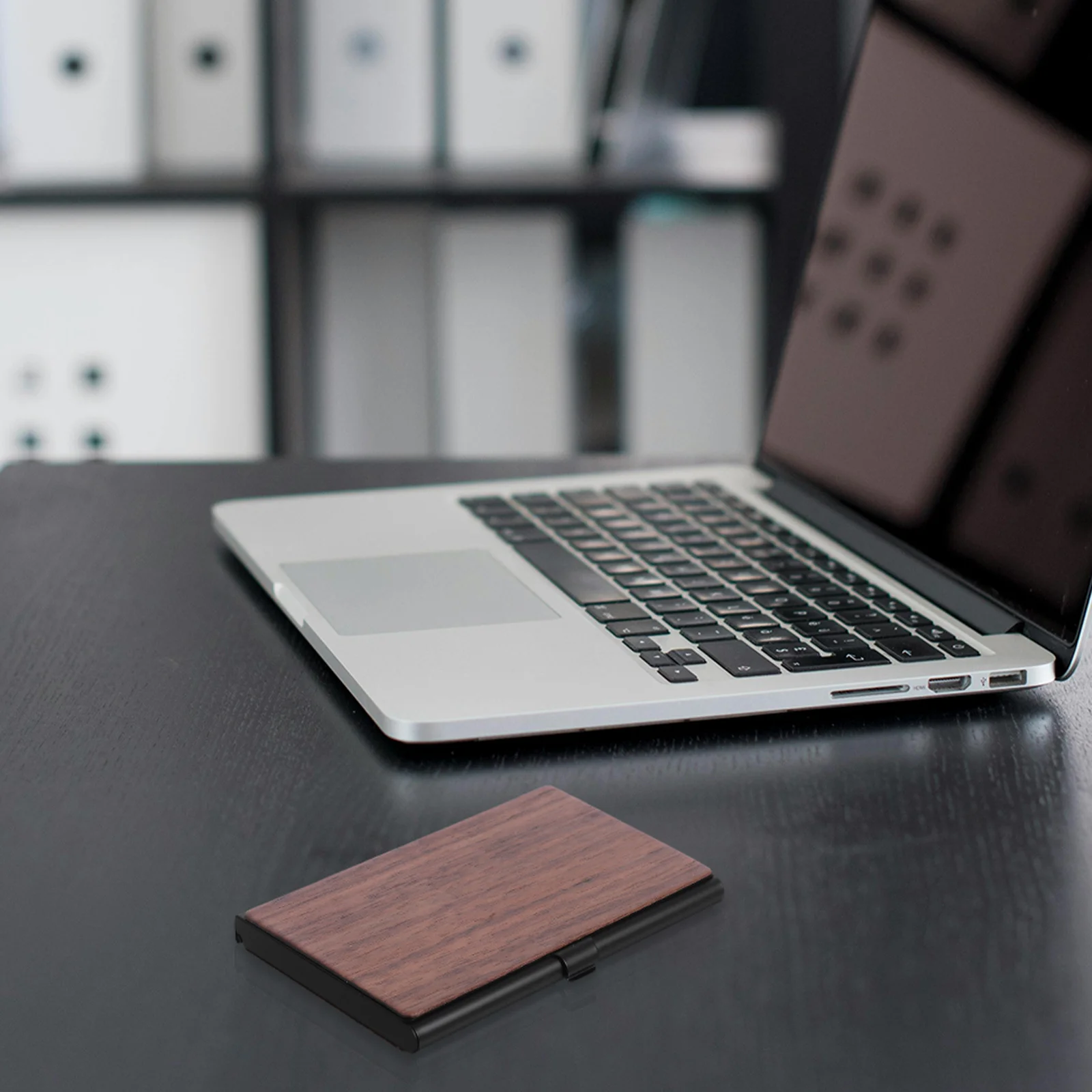 Деревянный бизнес-держатель