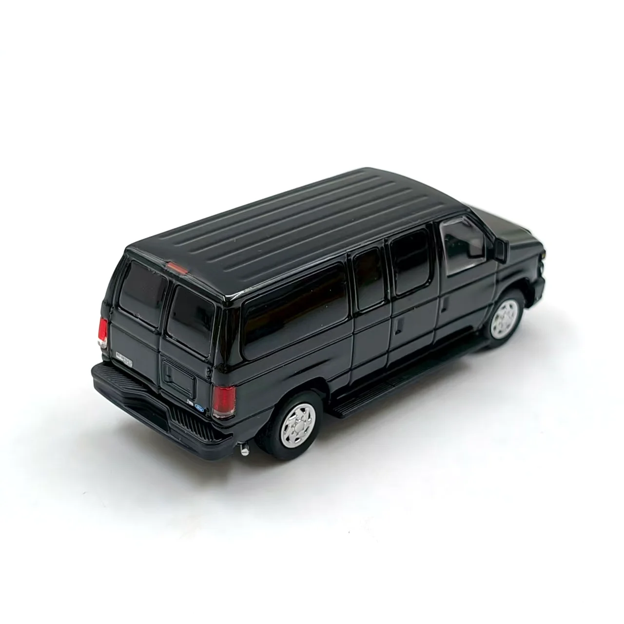 596 1:64 e350 van черная модель - Фотография_4