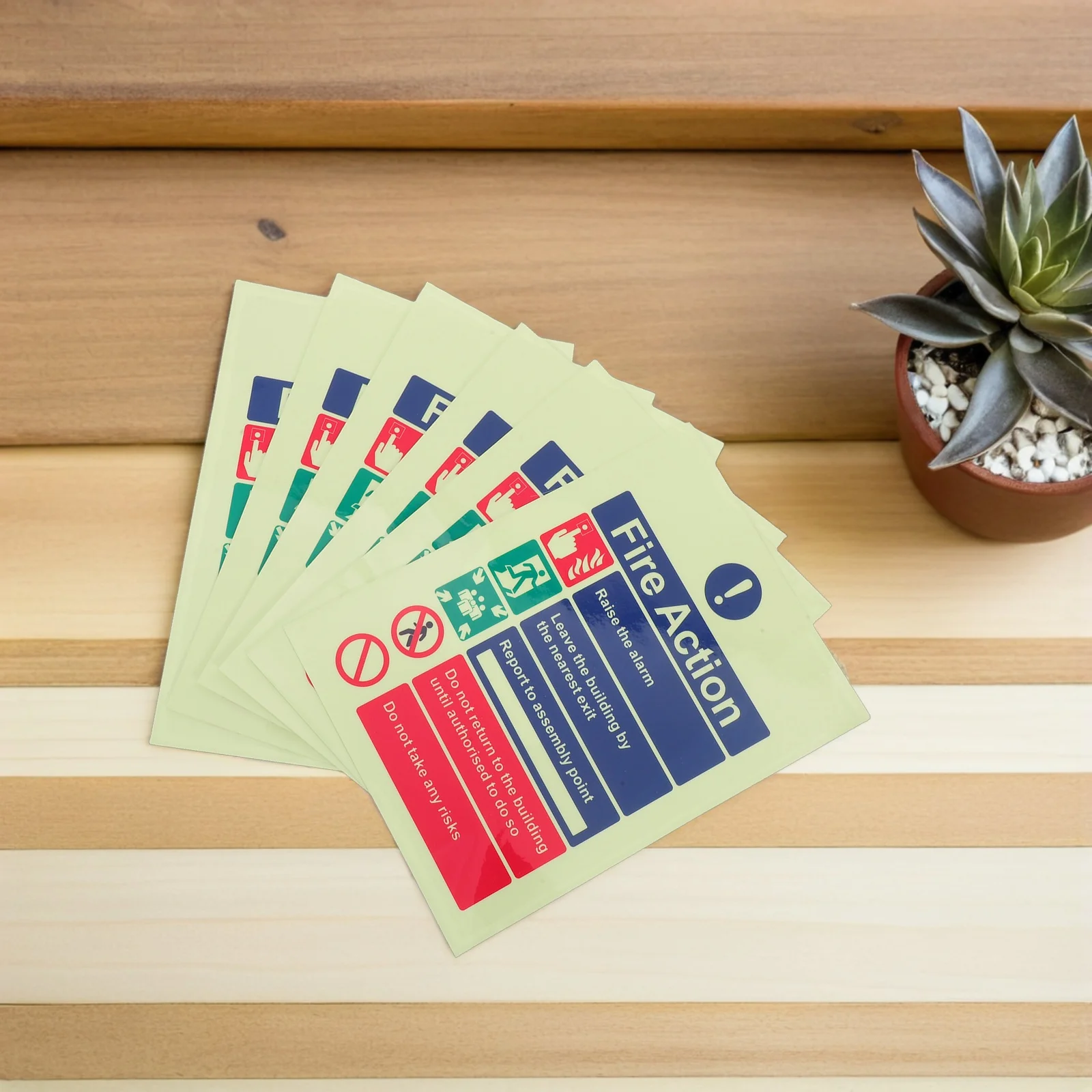 Светящаяся в темноте наклейка безопасности 15x20 см - Фотография_5