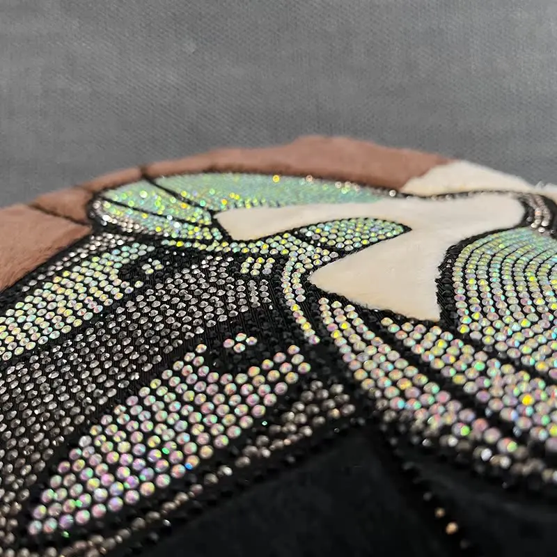 Модный женский рюкзак украшенный - Фотография_4