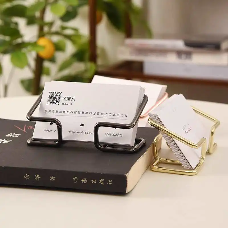 Золотистый металлический держатель для визиток - Фотография_2