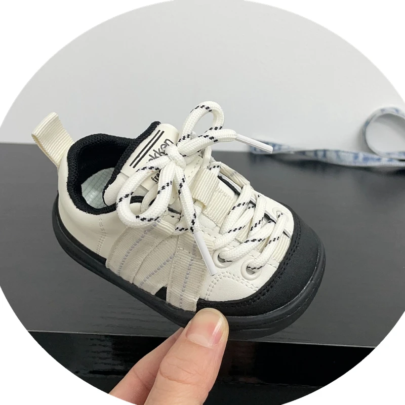 Года, детские кроссовки