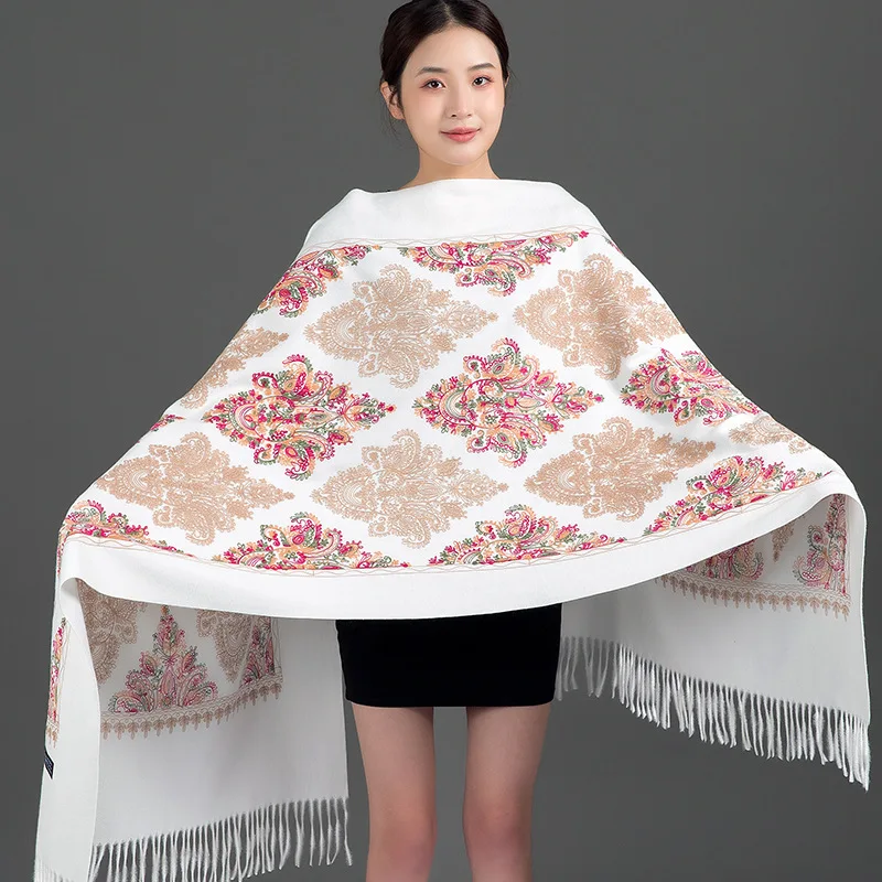 Роскошный кашемировый шарф с цветочной вышивкой