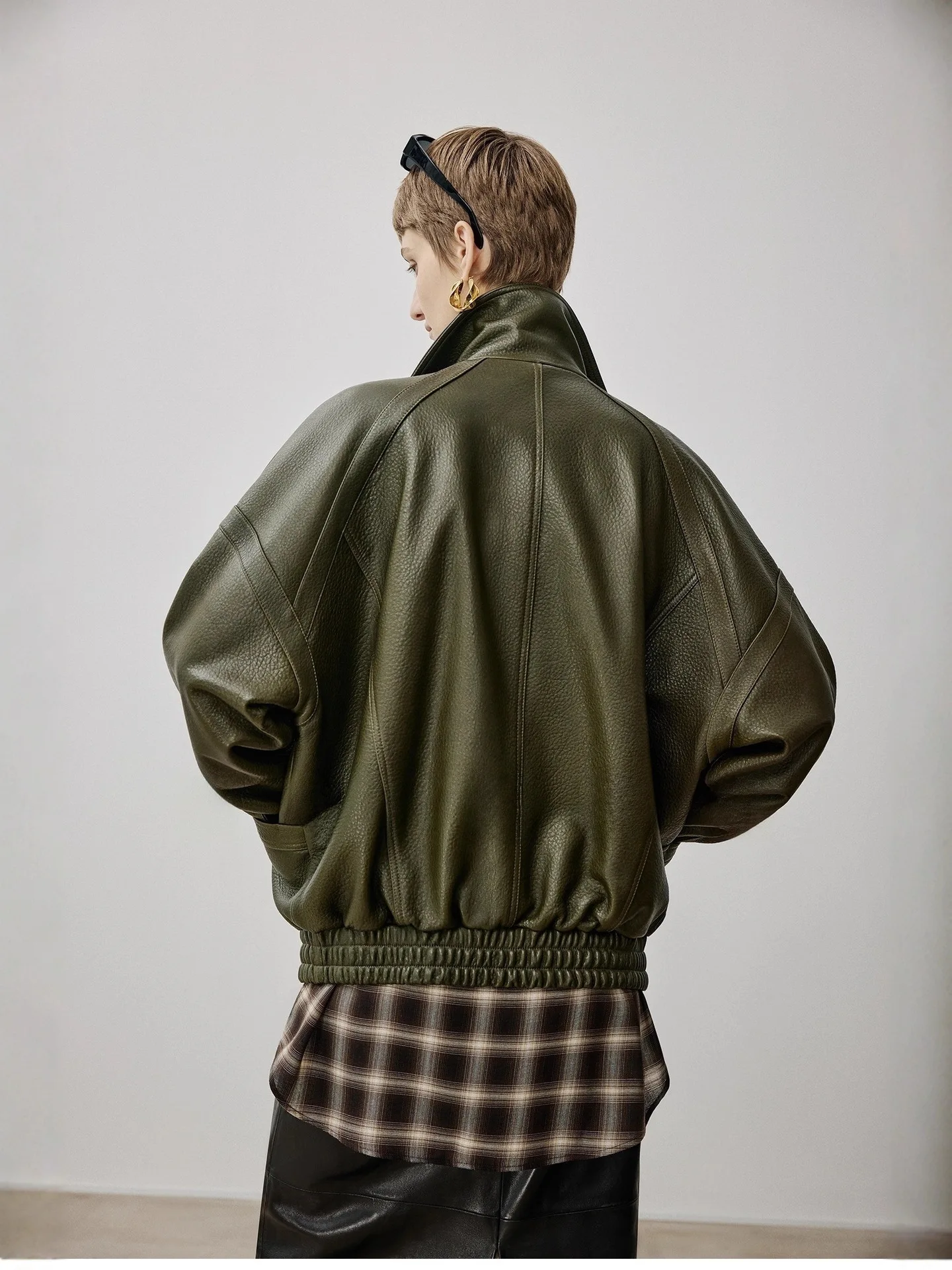 Женская кожаная куртка-тренч - Фотография_6