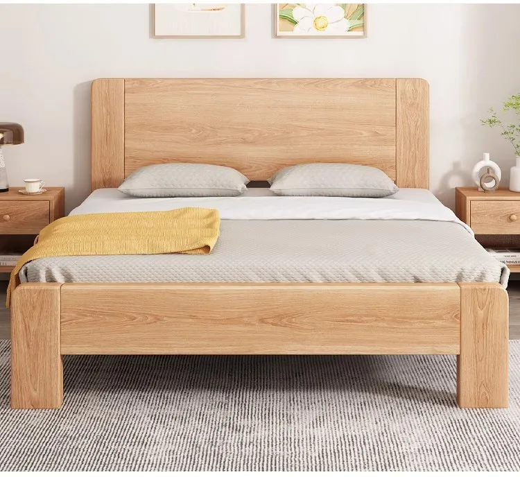 Двуспальная кровать из цельного дерева