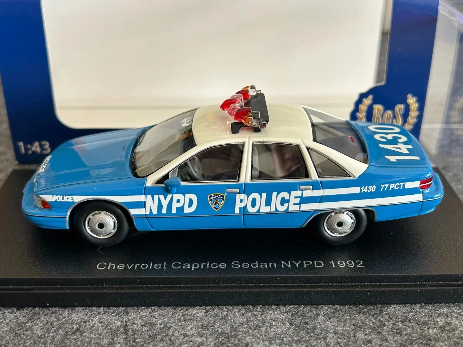 Bos 1:43 caprice sedan американский - Фотография_3