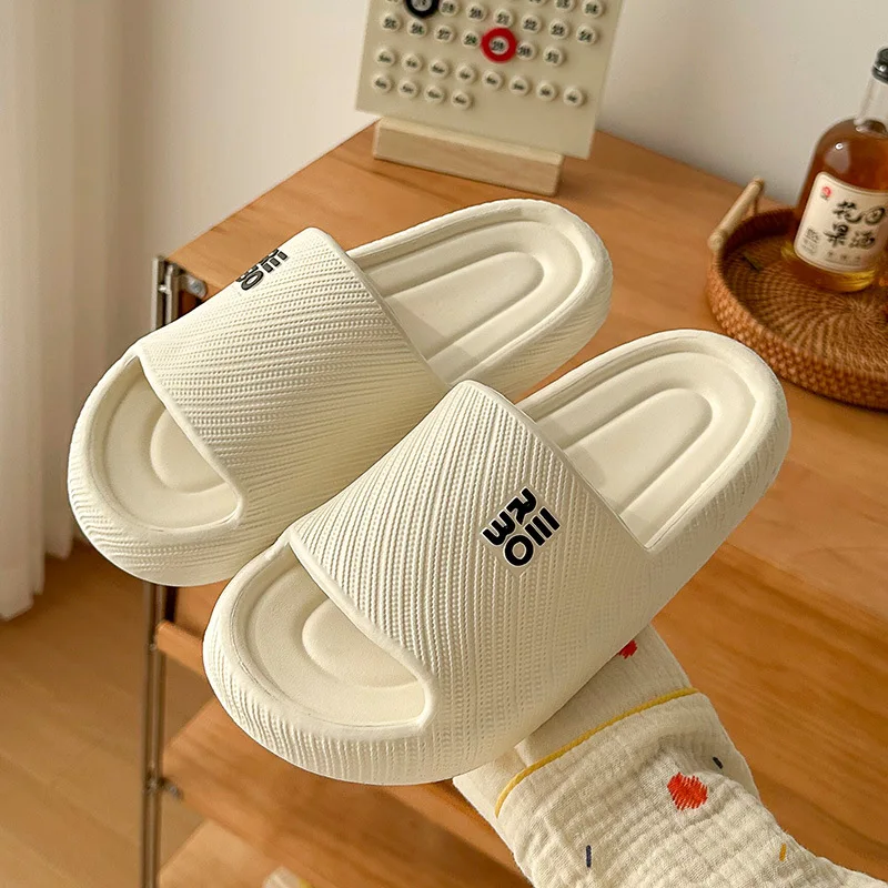 Модные тапочки, дышащие домашние сандалии