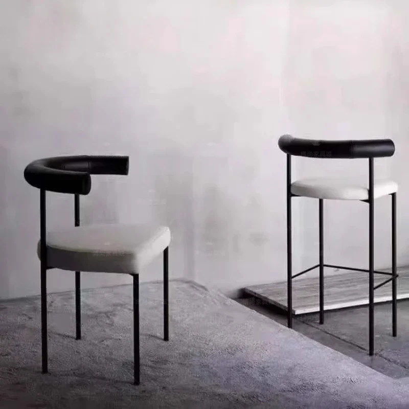 Одноместные барные стулья для приема