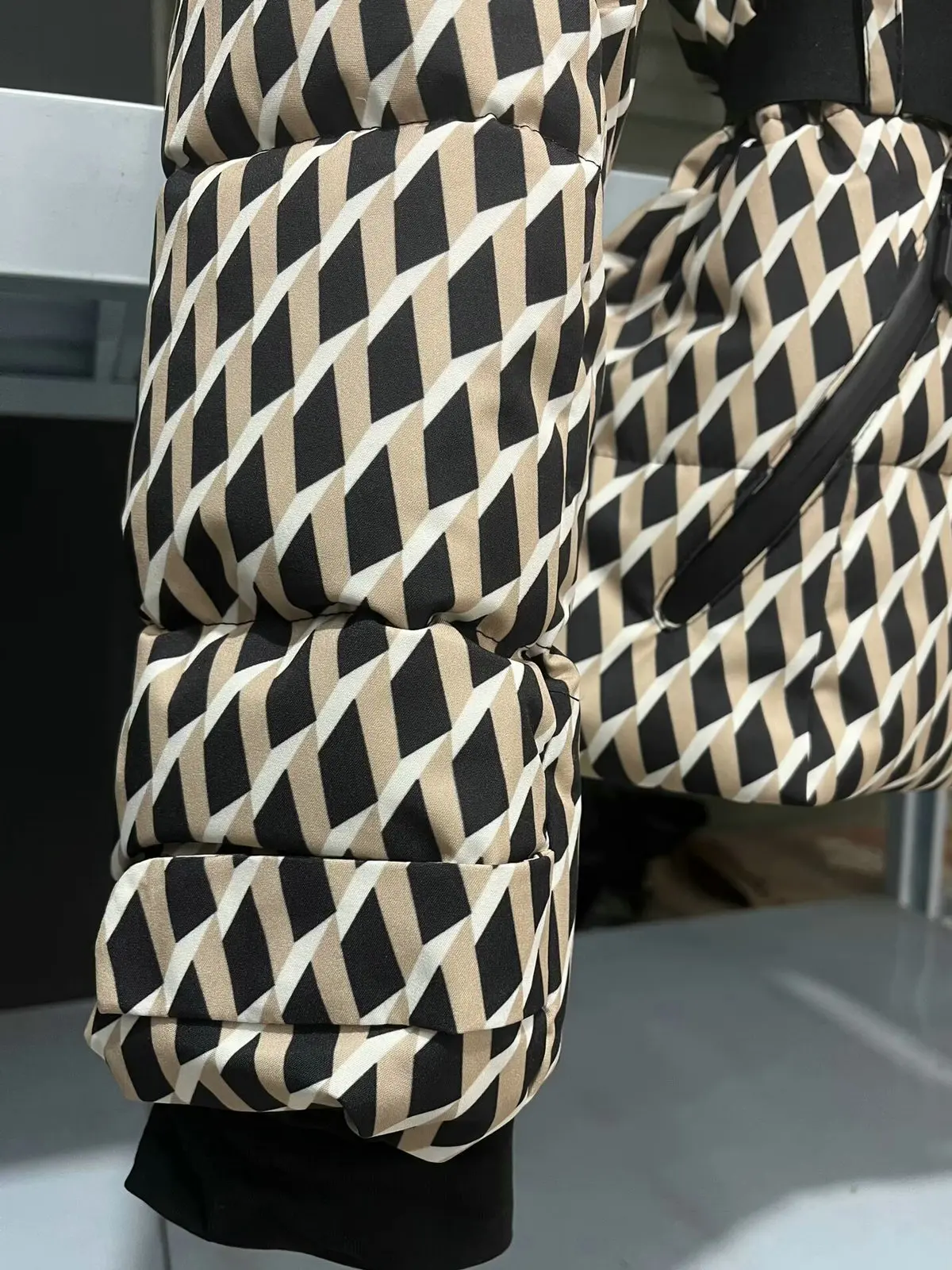 Женские модные зимние спортивные пальто с капюшоном и высокой талией - Фотография_5