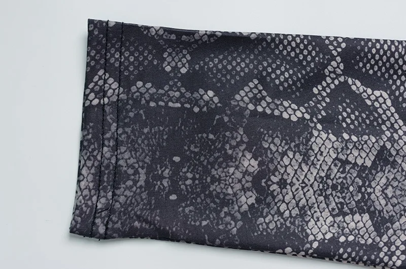 Осеннее платье для выпускного вечера с леопардовым принтом и змеей - Фотография_5