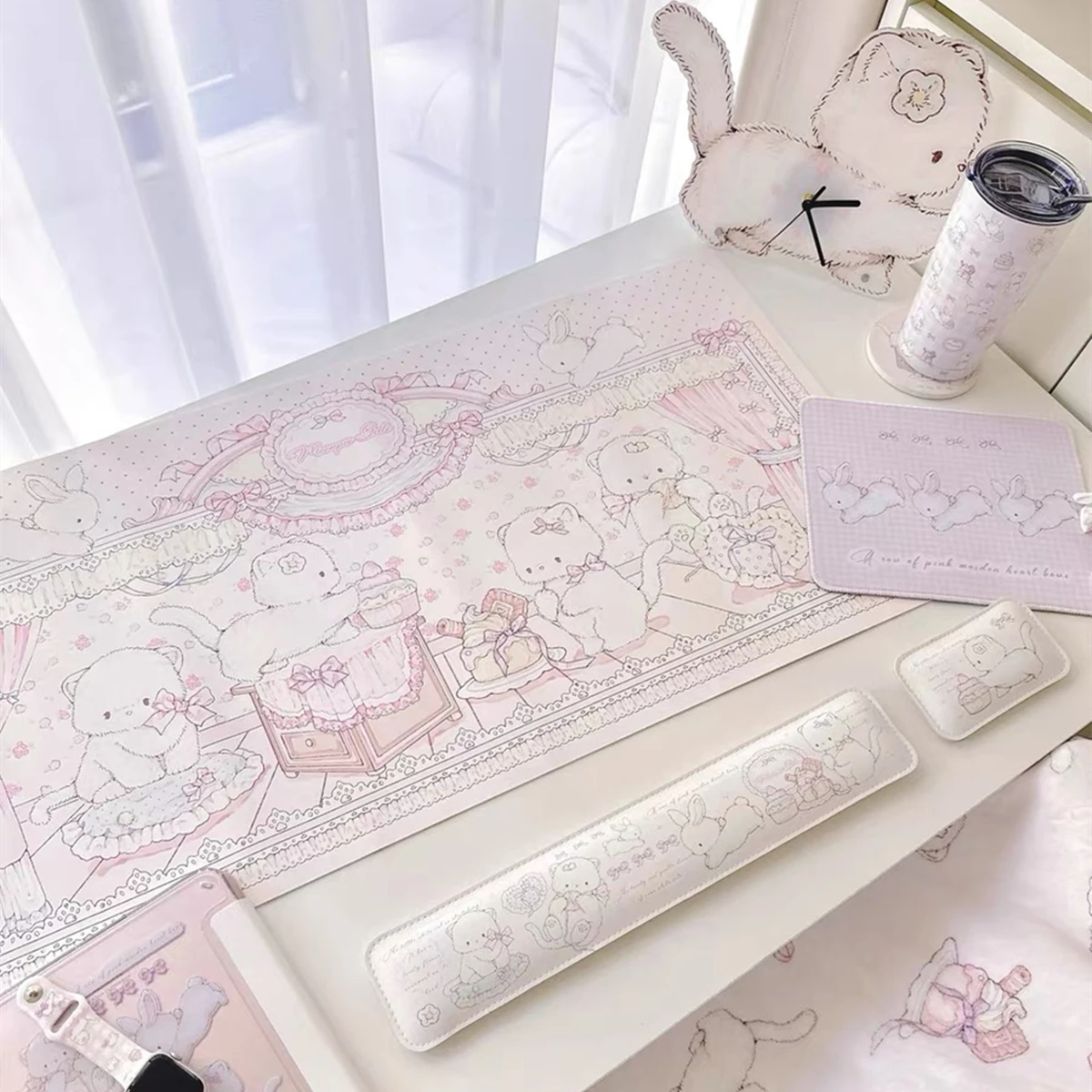 Розовый коврик для офисного стола и коврик для мыши - Фотография_4