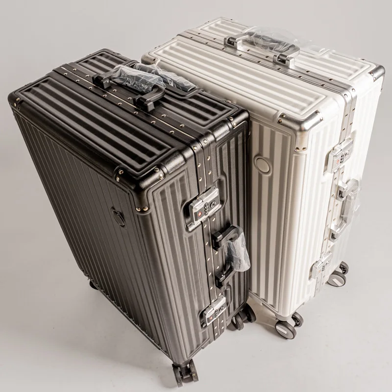 Большой вместительный чемодан на колесиках для пк tsa с кодовым замком