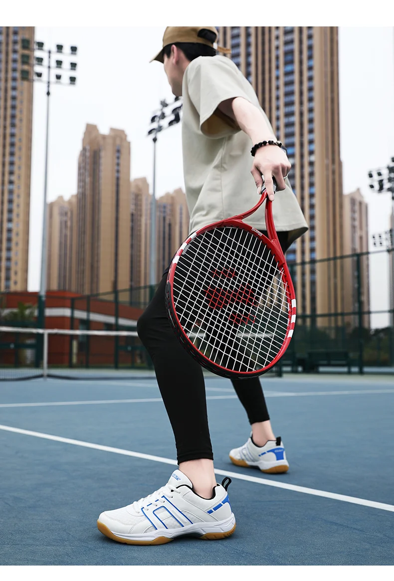 Новые туфли для бадминтона