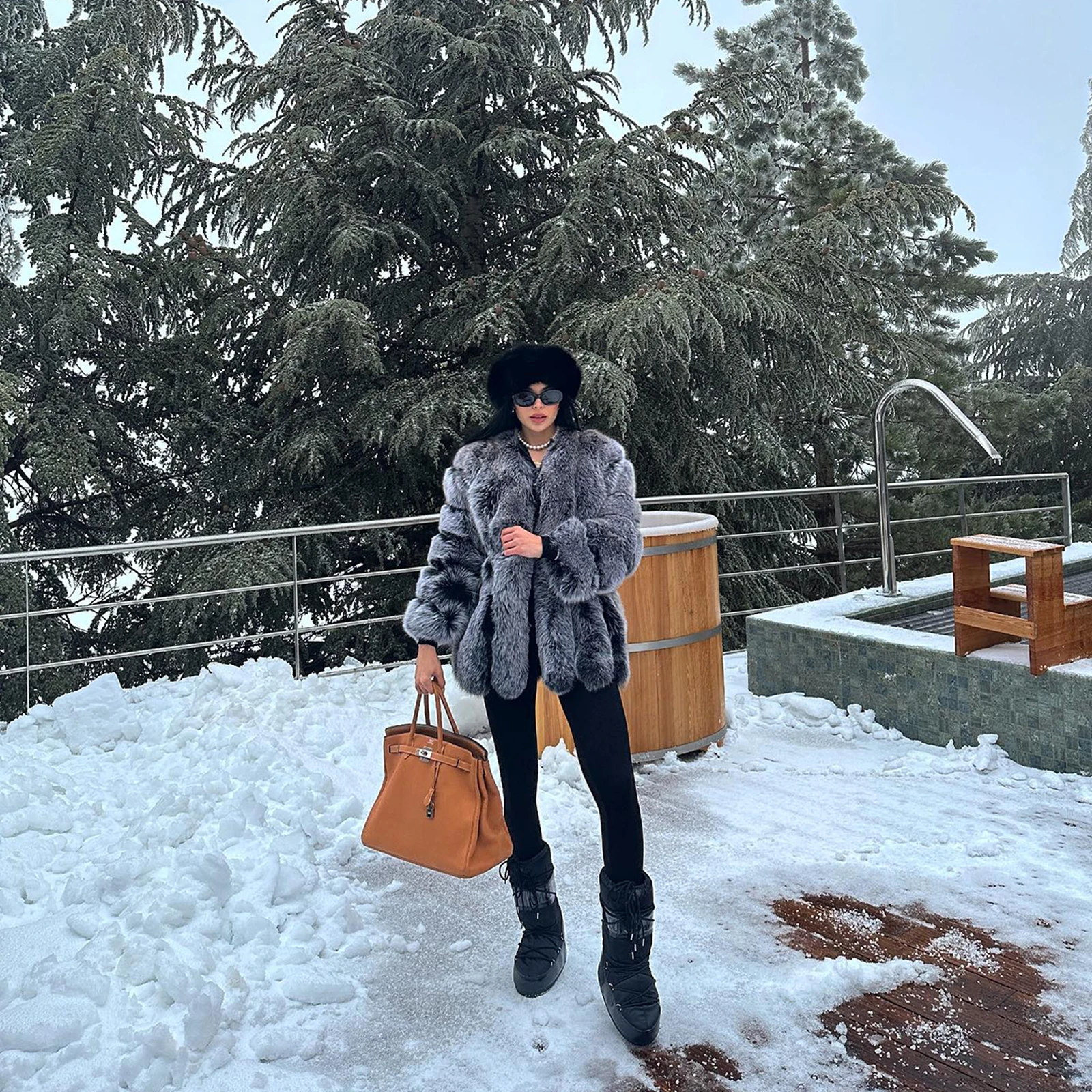 Средняя длина пальто из натурального лисьего меха с круглым воротником - Фотография_3