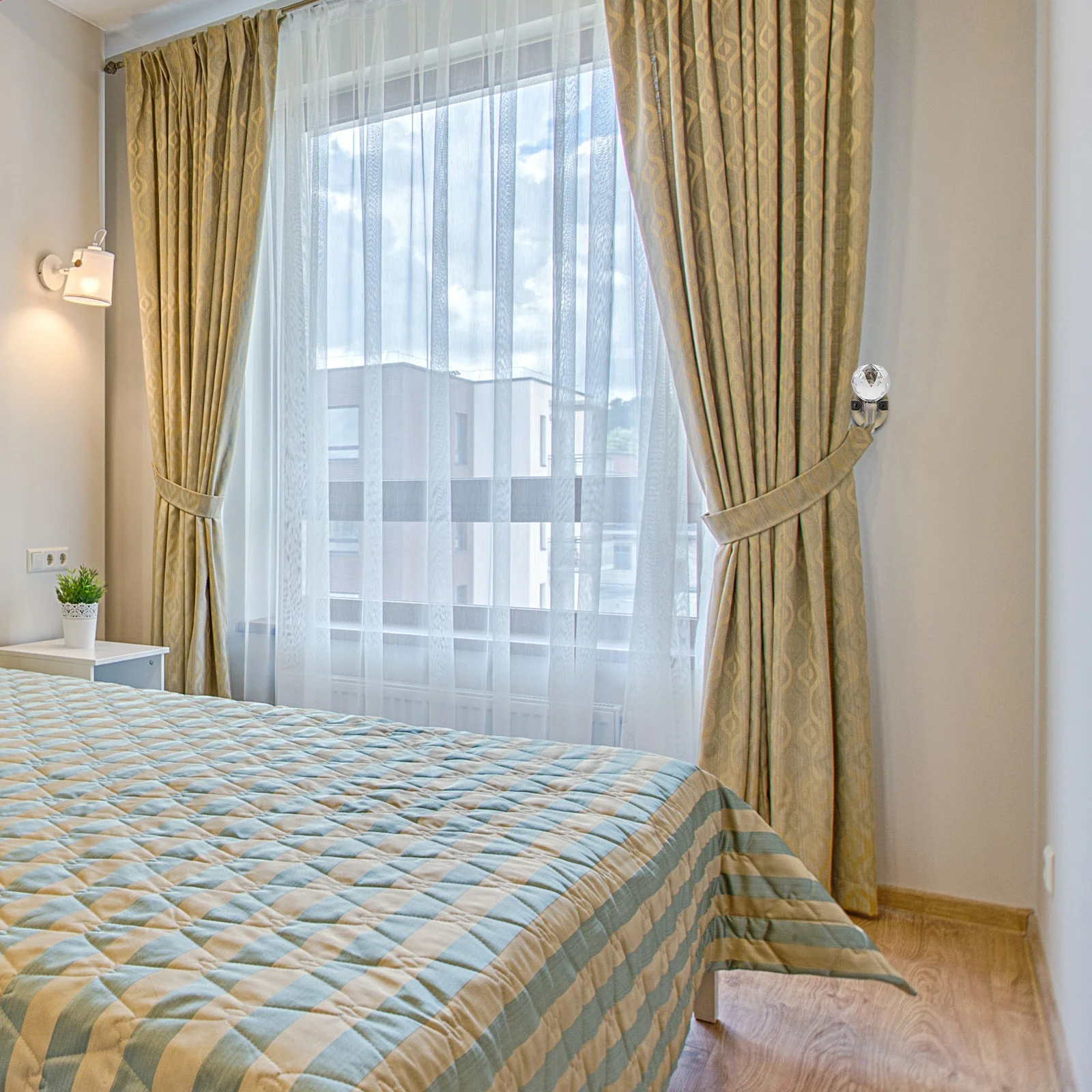 Из цинкового сплава