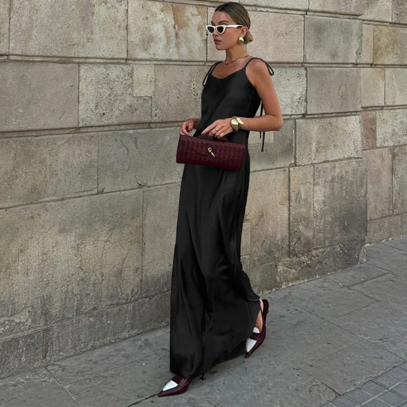 Женское элегантное атласное платье с открытой спиной - Фотография_3