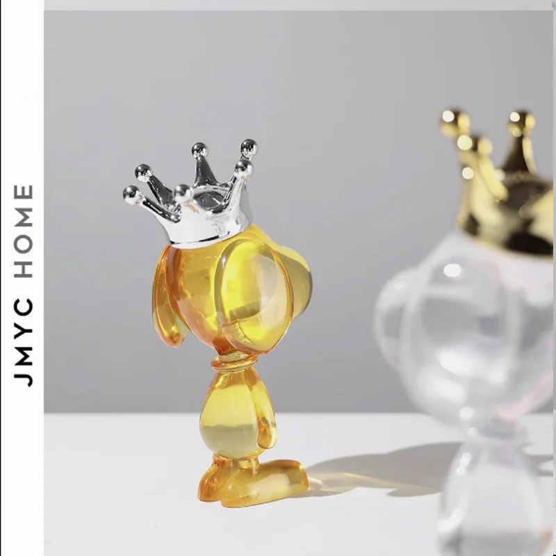 Подлинная милая собака с кристаллом и короной - Фотография_3