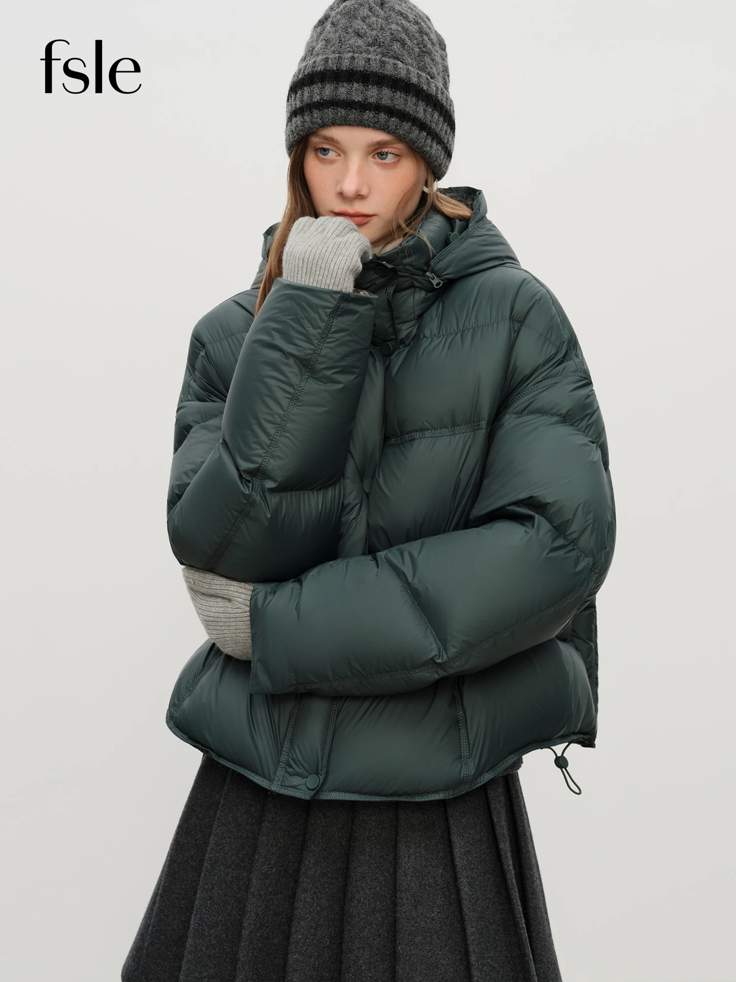 Зимняя женская куртка-пуховик с капюшоном