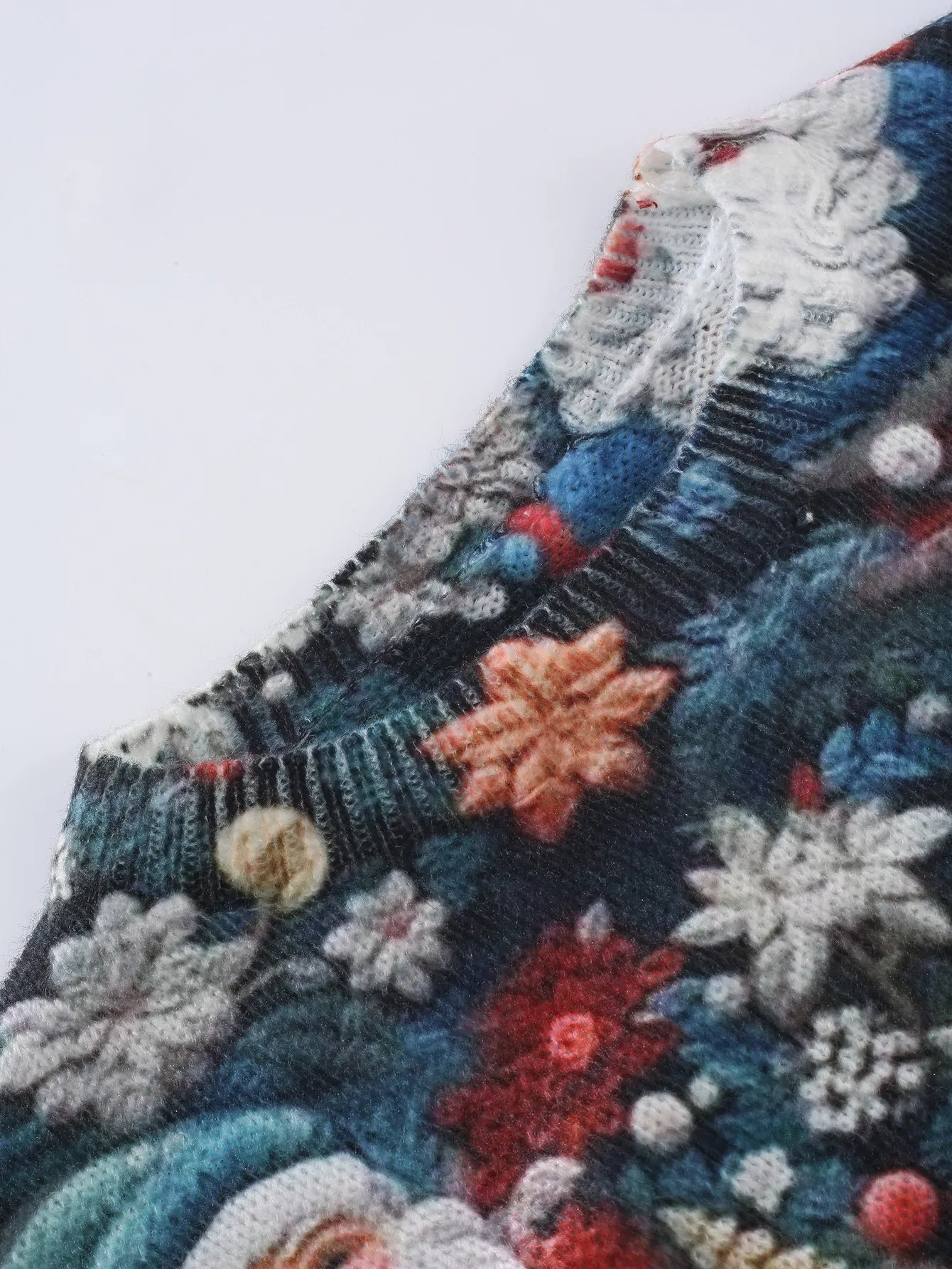 Женский вязаный свитер серого цвета с кроликом — пуловер с круглым вырезом - Фотография_3