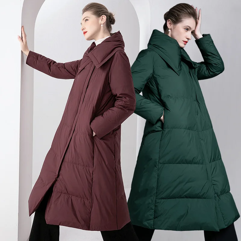 Роскошный высококачественный плащ на белом утином пуху с лацканами