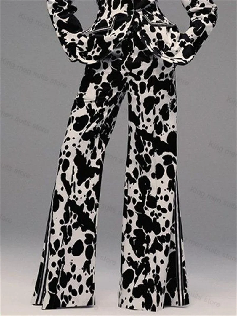 Черно-белый женский костюм с принтом зебры - Фотография_3