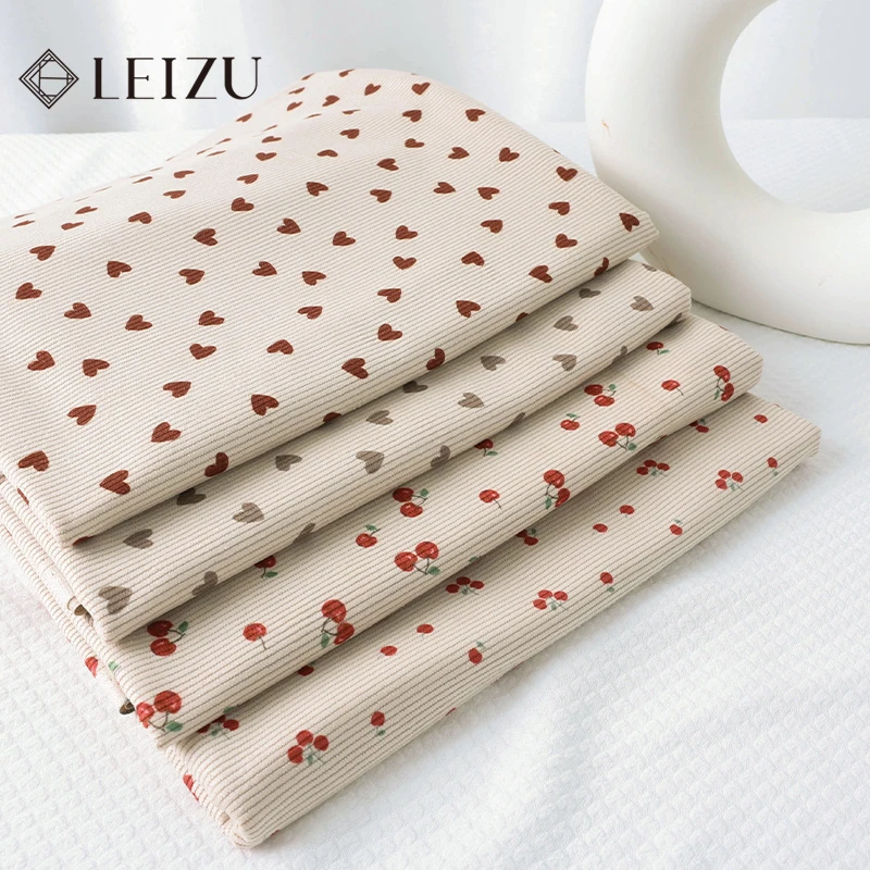 Ярда ребристая вельветовая ткань с милым принтом вишневого сердца