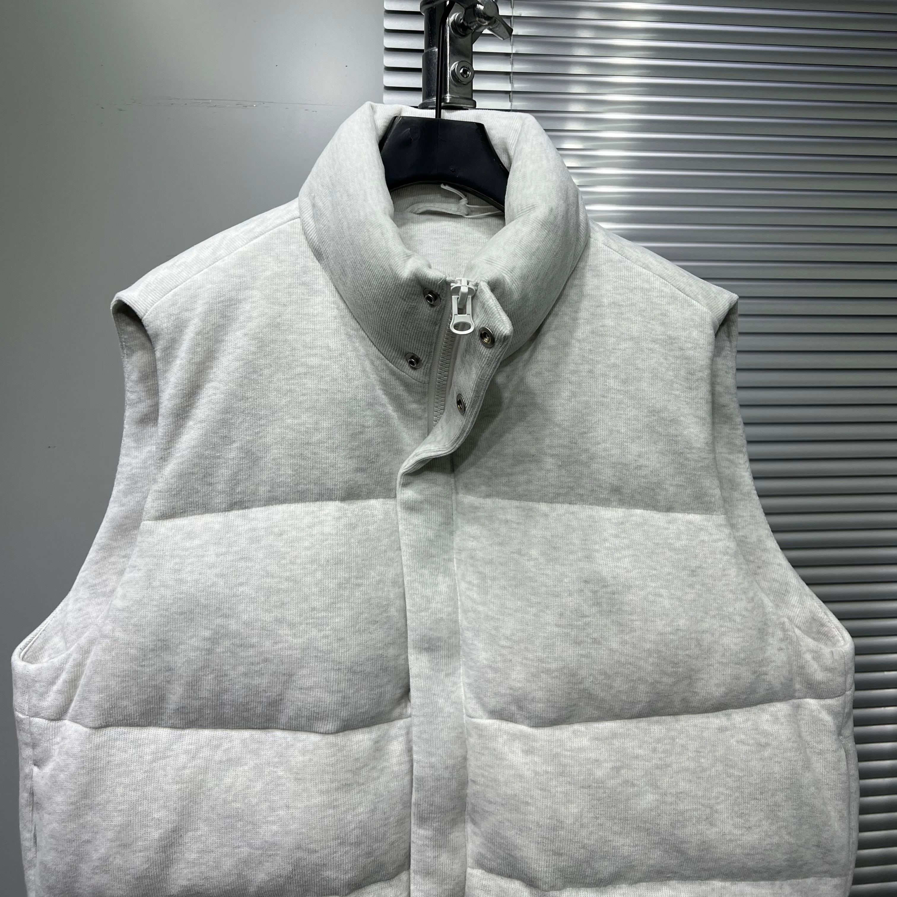 Высококачественные пуховые жилеты для мужчин - Фотография_3