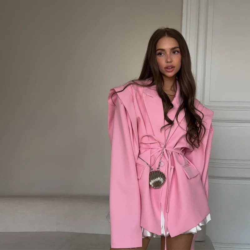 Женский пиджак на шнуровке с подкладкой на плечах - Фотография_3