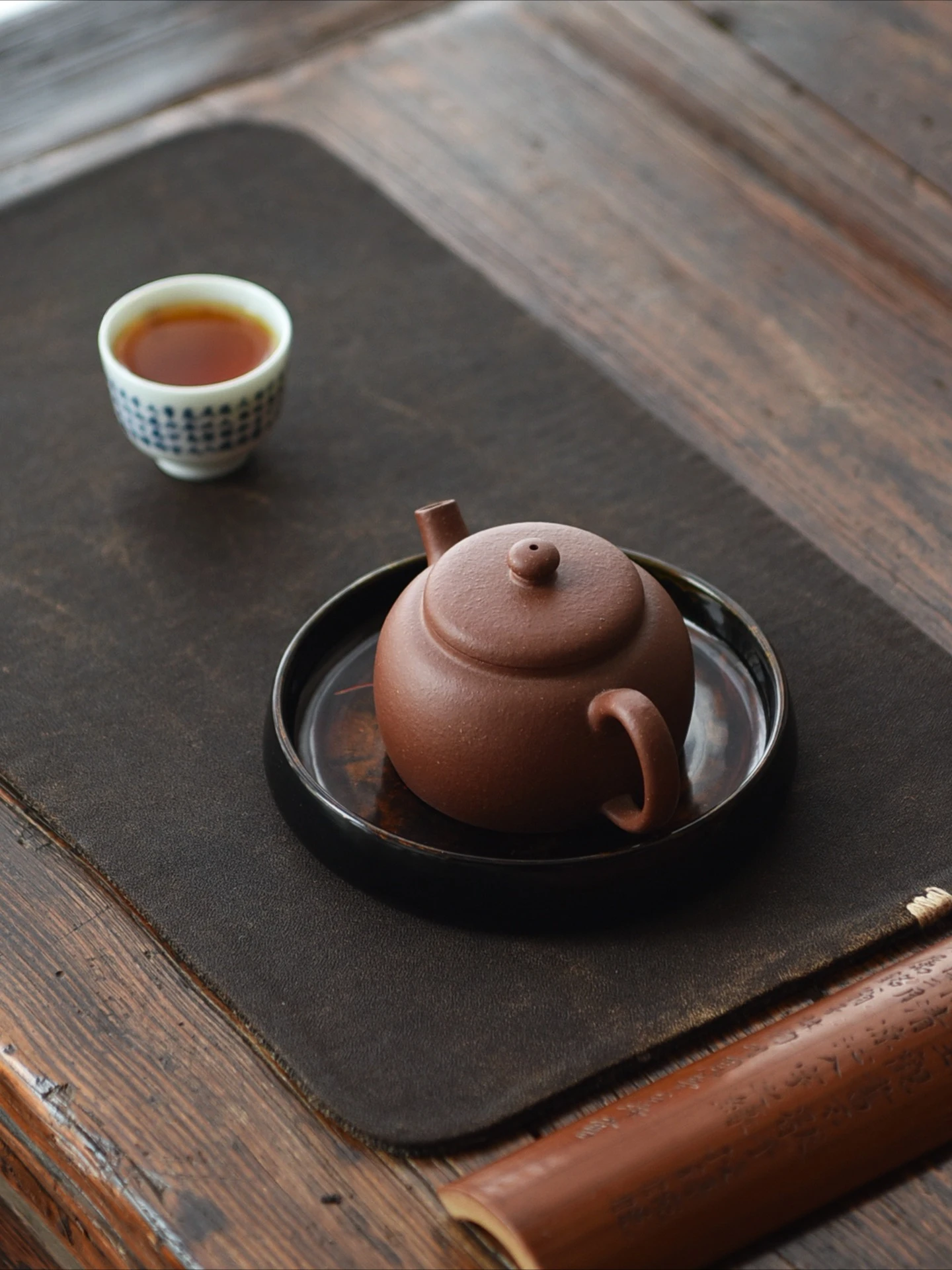 Большой лаковый диск с узором кленового листа - Фотография_5