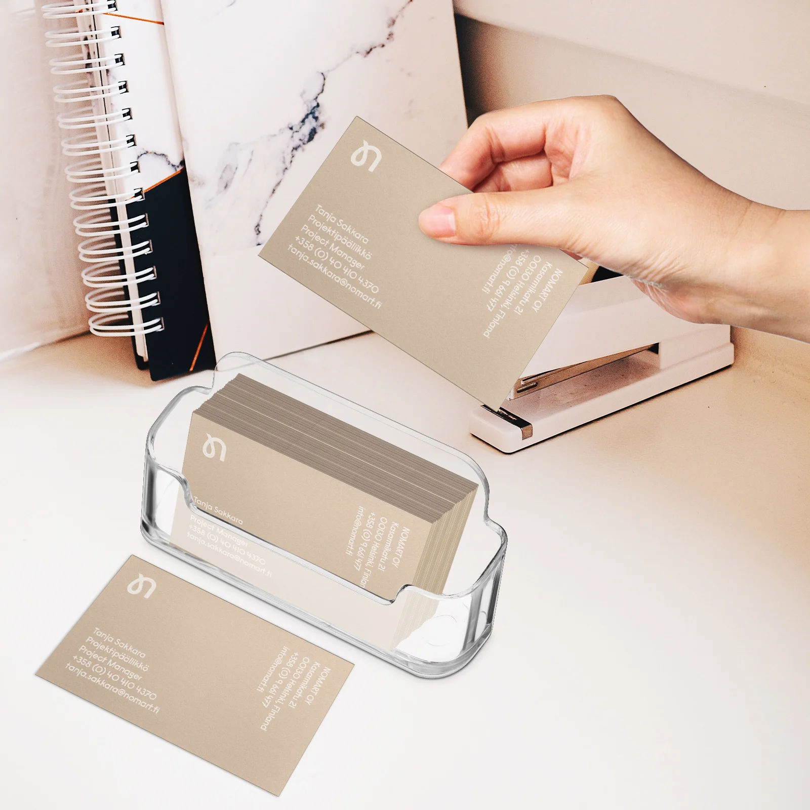 Держатель для визитных карточек