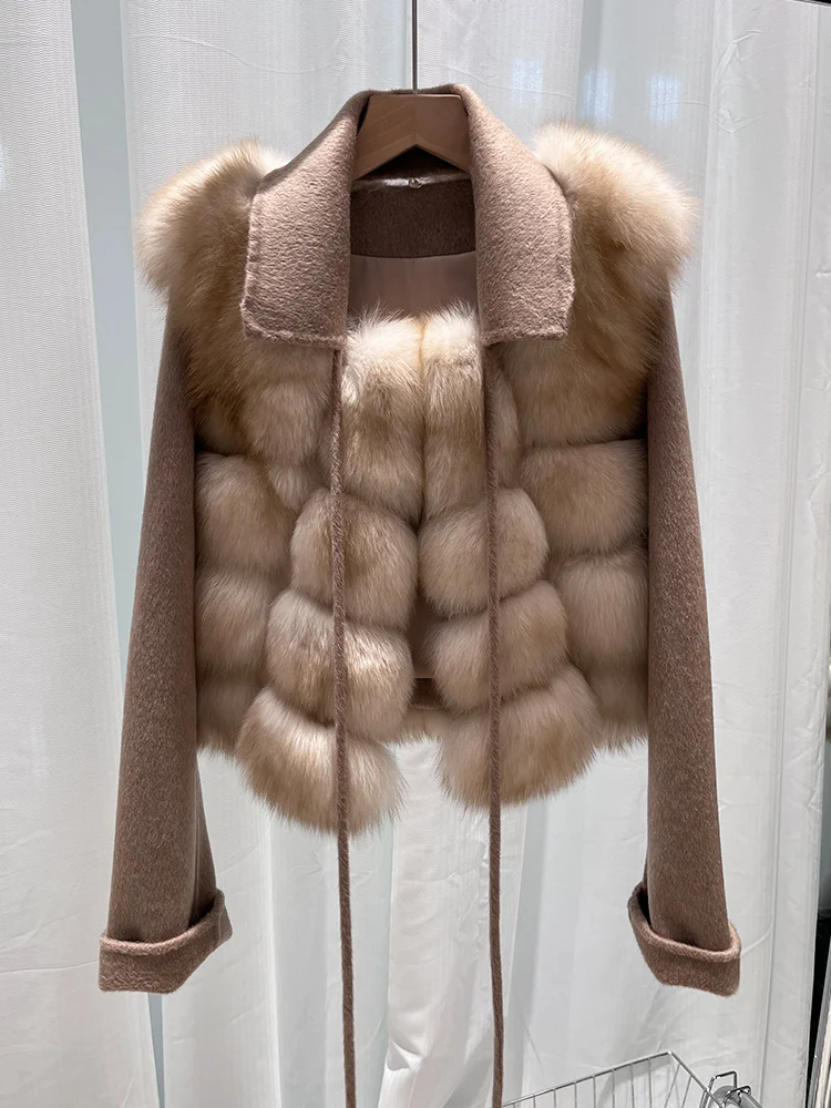 Года, женская зимняя шуба из натурального лисьего меха - Фотография_3