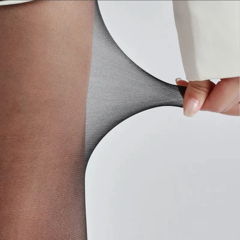 Женские чулки с черным узором - Фотография_5