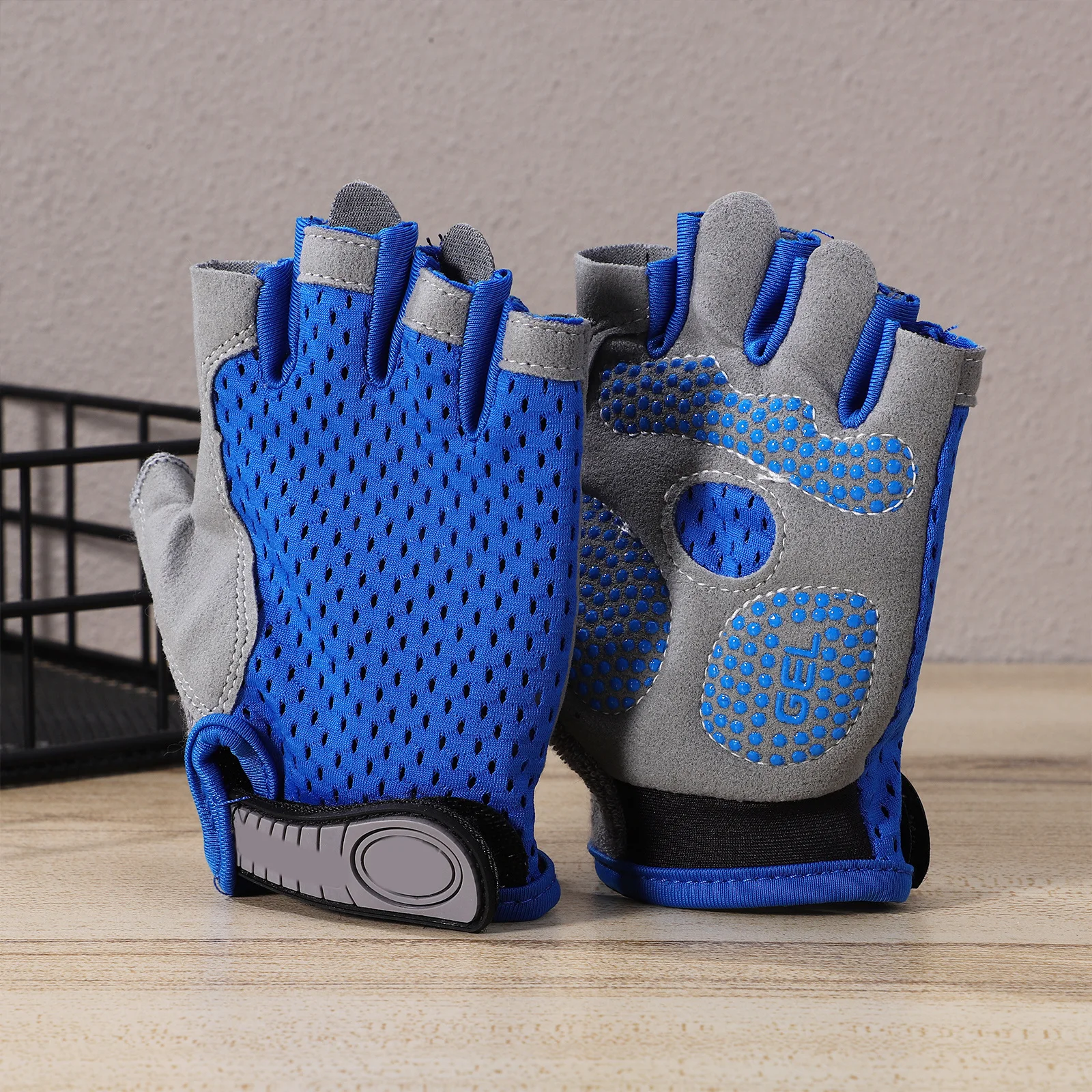 1 пара стильных спортивных перчаток с половиной пальца - Фотография_5